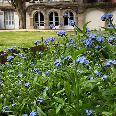 Au Rez De Jardin Hotel Cholet Exterior photo