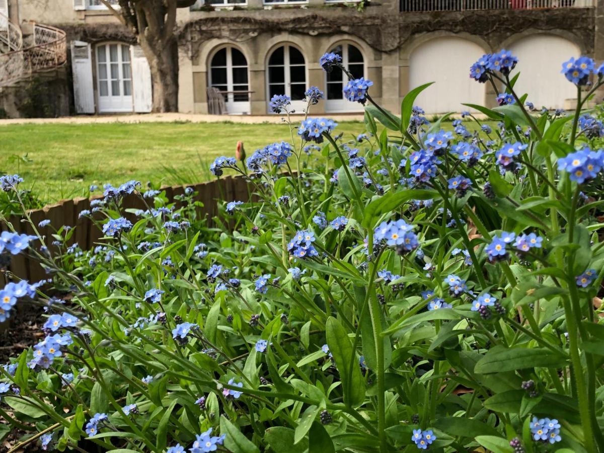 Au Rez De Jardin Hotel Cholet Exterior photo