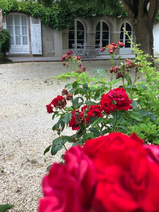 Au Rez De Jardin Hotel Cholet Exterior photo